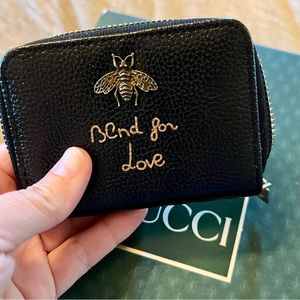 Blind for Love Wallet/Card Holder zip around with a Bee (Not Gucci)